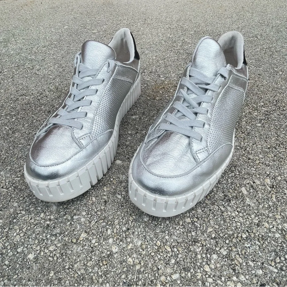 Silent D Oscar Platform Sneaker Metallic Silver Leather Upper Sz 41
